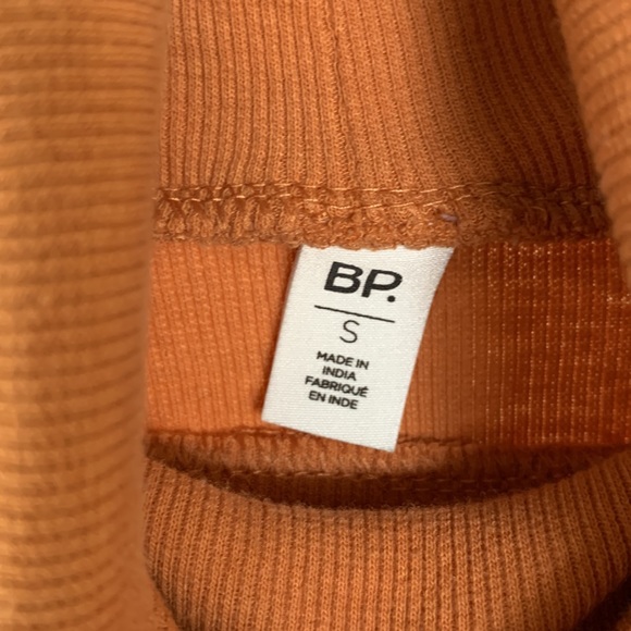 Orange Ribbed Turtleneck - Picture 3 of 4